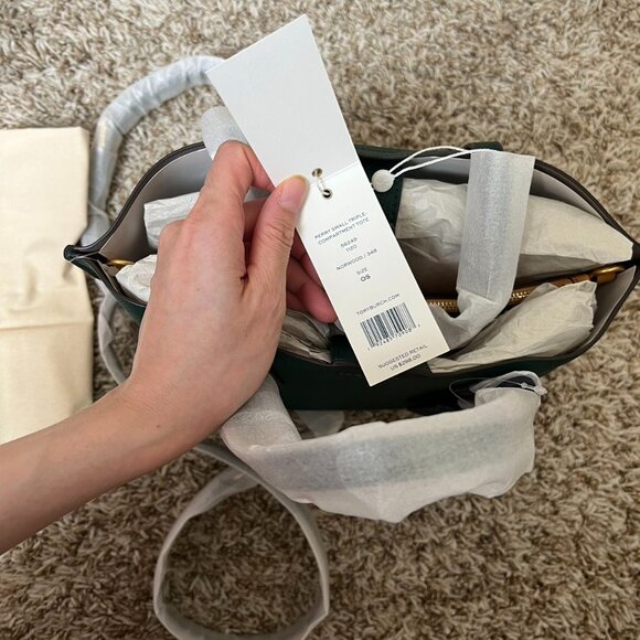 Tory Burch SMALL PERRY TRIPLE-COMPARTMENT TOTE - Picture 7 of 9